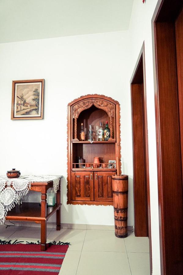 Gjirokastër Cico Hostel &Private Room מראה חיצוני תמונה