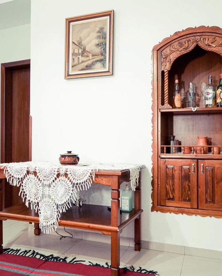 Gjirokastër Cico Hostel &Private Room מראה חיצוני תמונה