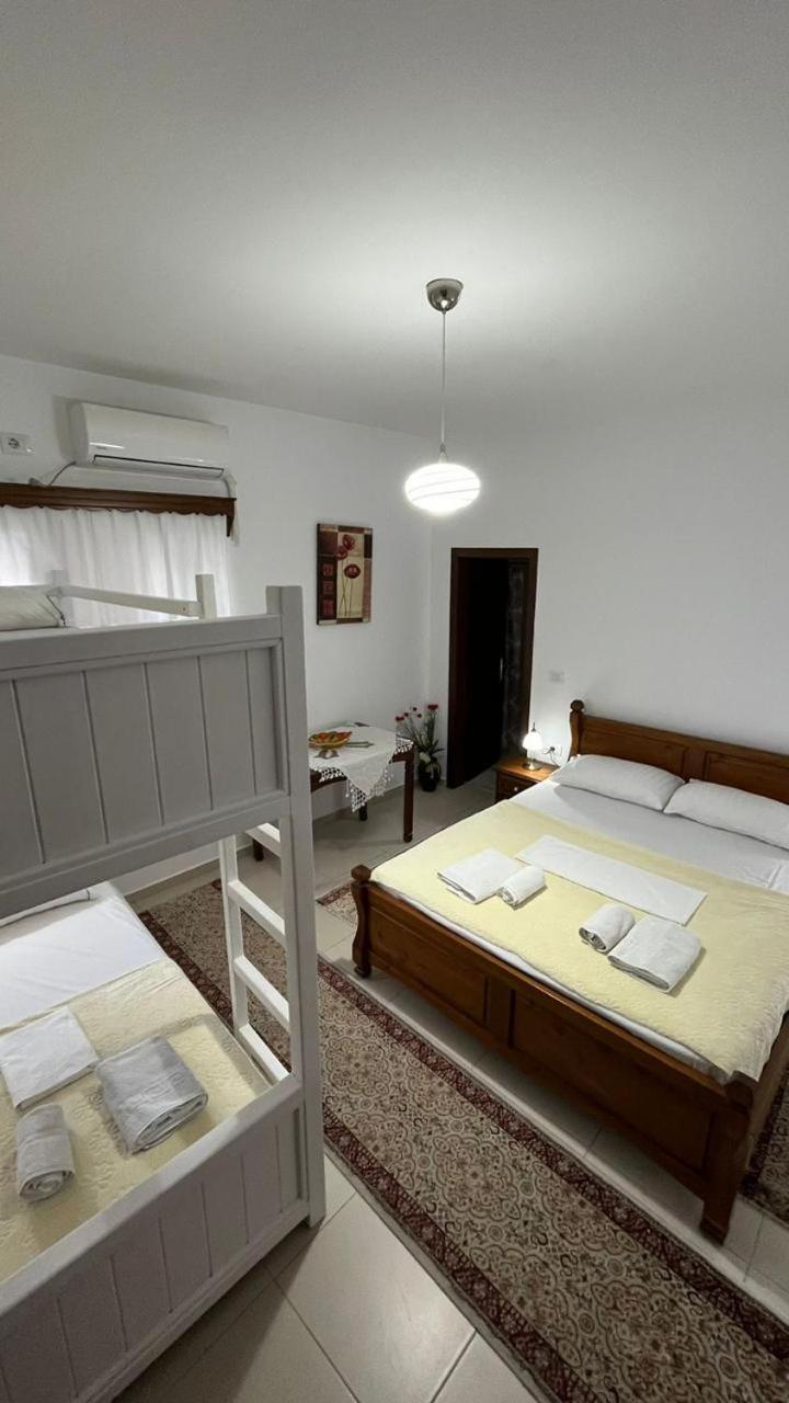 Gjirokastër Cico Hostel &Private Room מראה חיצוני תמונה