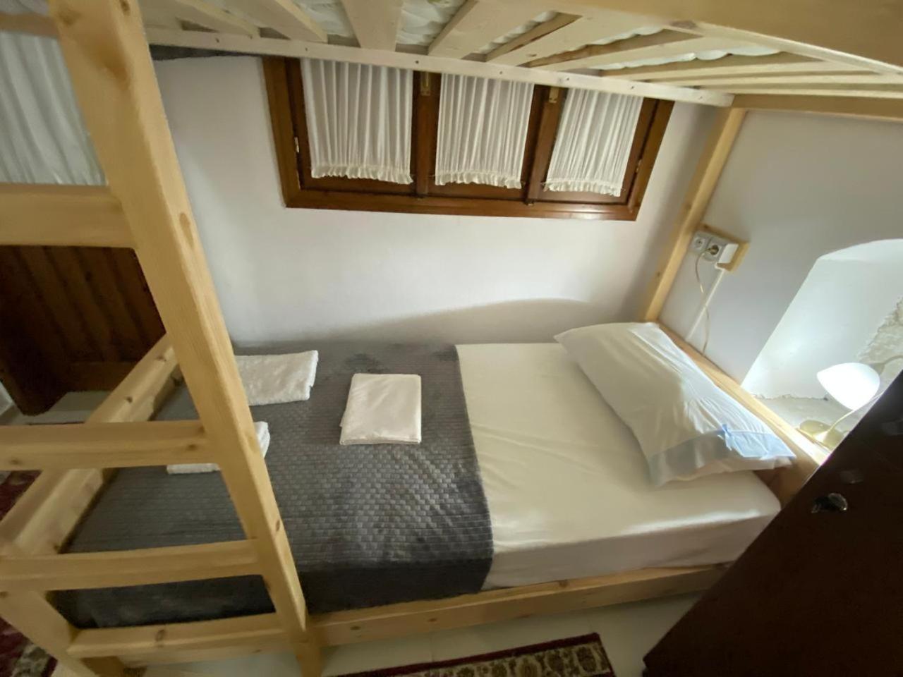 Gjirokastër Cico Hostel &Private Room מראה חיצוני תמונה