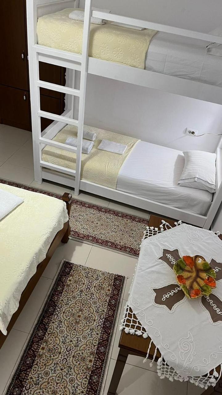 Gjirokastër Cico Hostel &Private Room מראה חיצוני תמונה