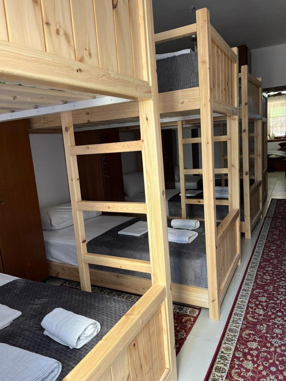 Gjirokastër Cico Hostel &Private Room מראה חיצוני תמונה