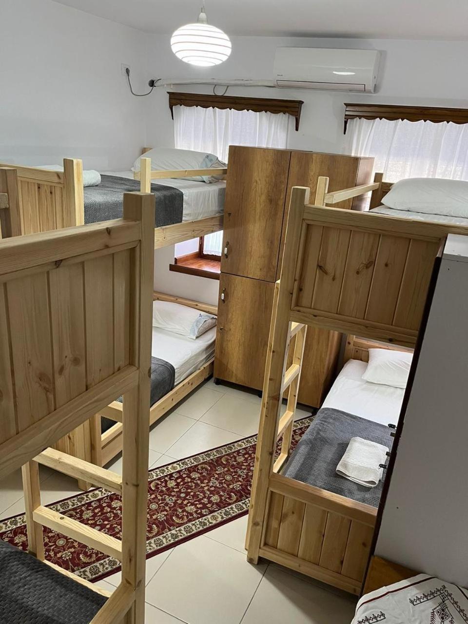 Gjirokastër Cico Hostel &Private Room מראה חיצוני תמונה