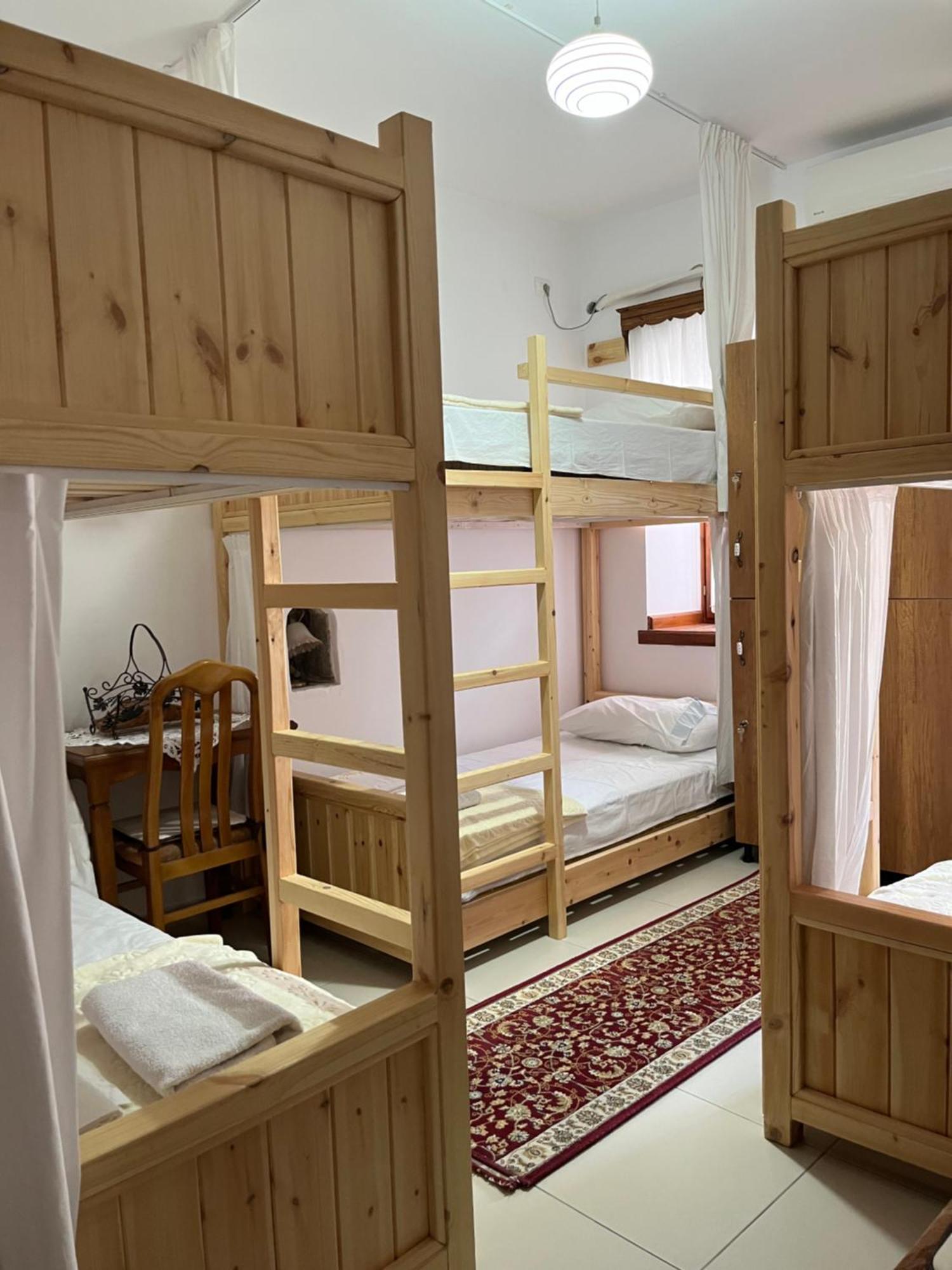 Gjirokastër Cico Hostel &Private Room מראה חיצוני תמונה