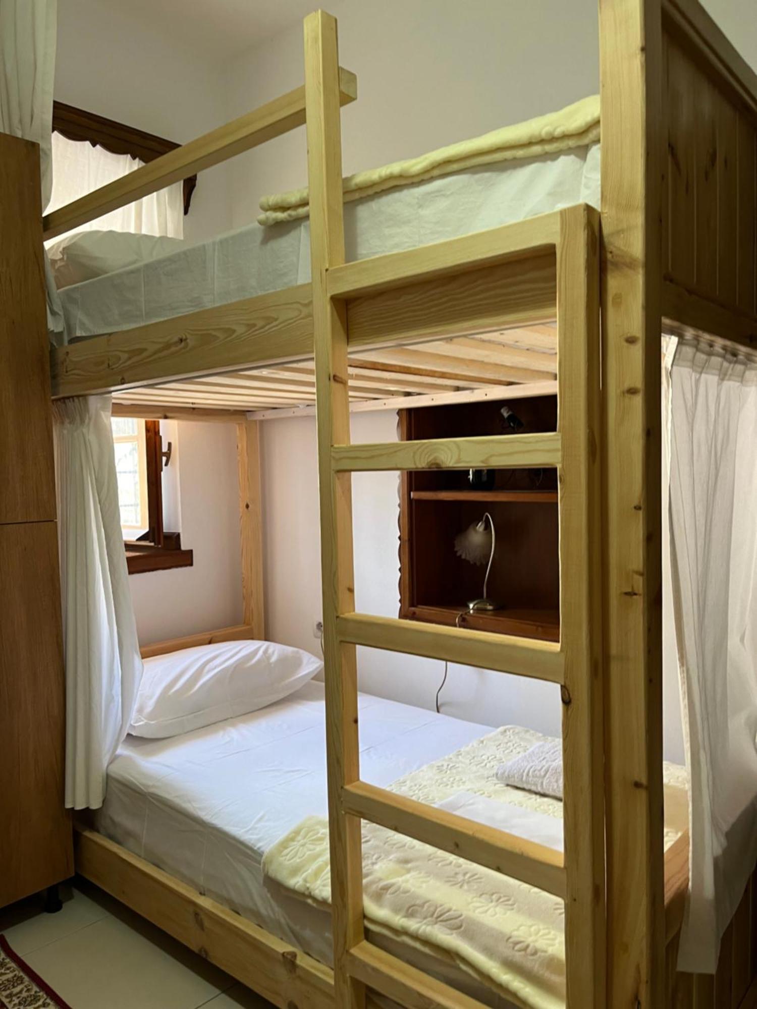 Gjirokastër Cico Hostel &Private Room מראה חיצוני תמונה