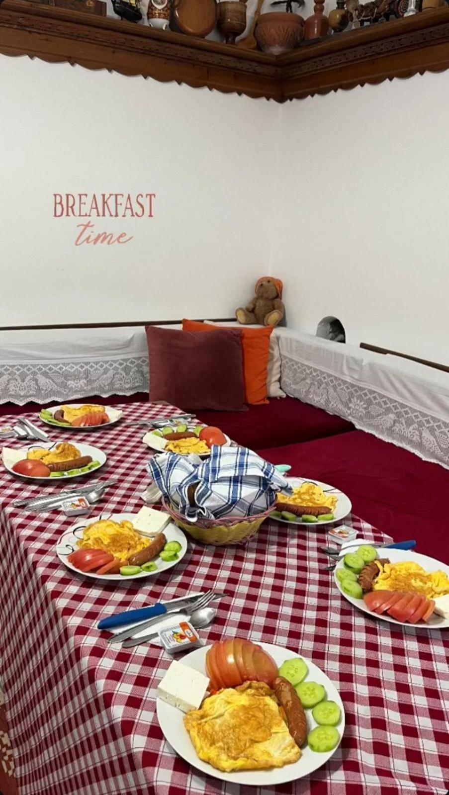 Gjirokastër Cico Hostel &Private Room מראה חיצוני תמונה
