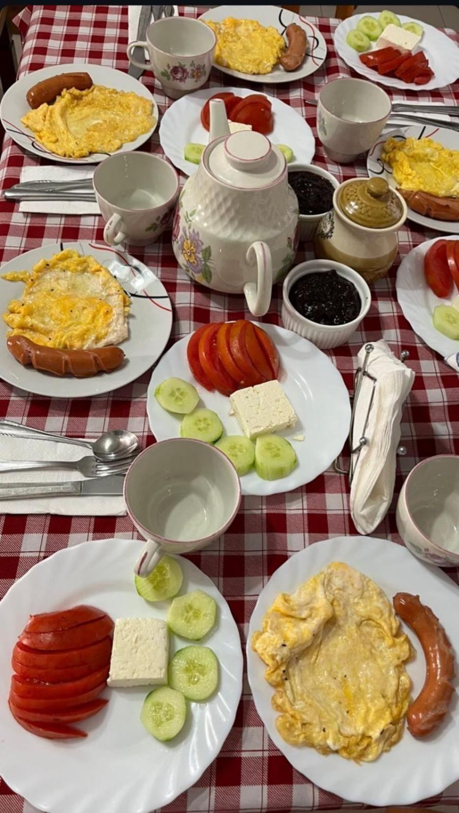 Gjirokastër Cico Hostel &Private Room מראה חיצוני תמונה