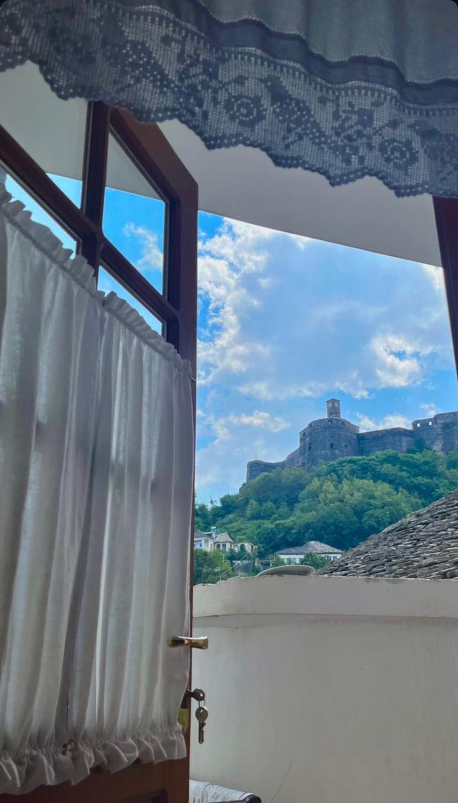 Gjirokastër Cico Hostel &Private Room מראה חיצוני תמונה